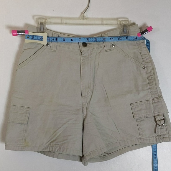 *. Shorts - Picture 11 of 11